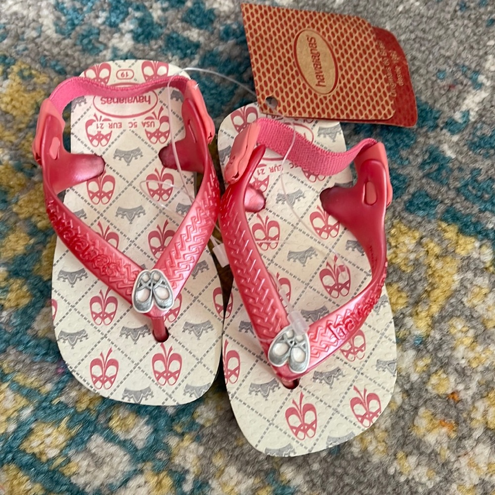 NWT Havaianas sandals 5c